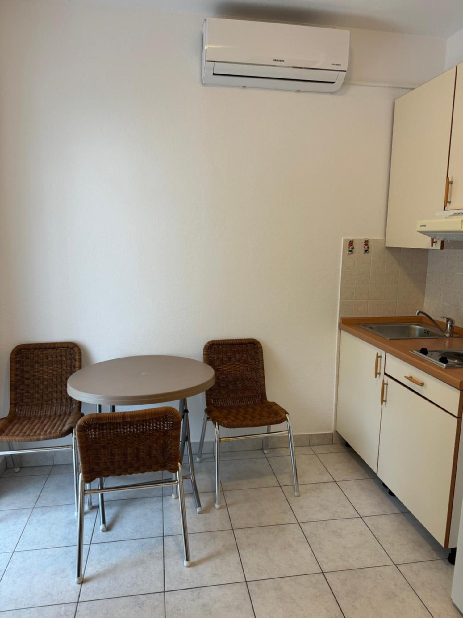 House 100M From The Beach With Free Parking And Breakfast Baska Voda Luaran gambar