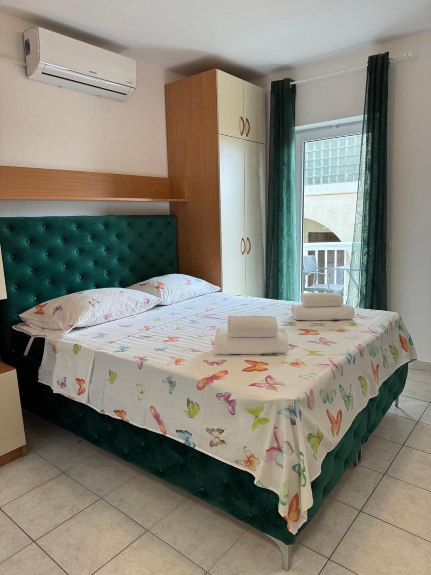 House 100M From The Beach With Free Parking And Breakfast Baska Voda Luaran gambar