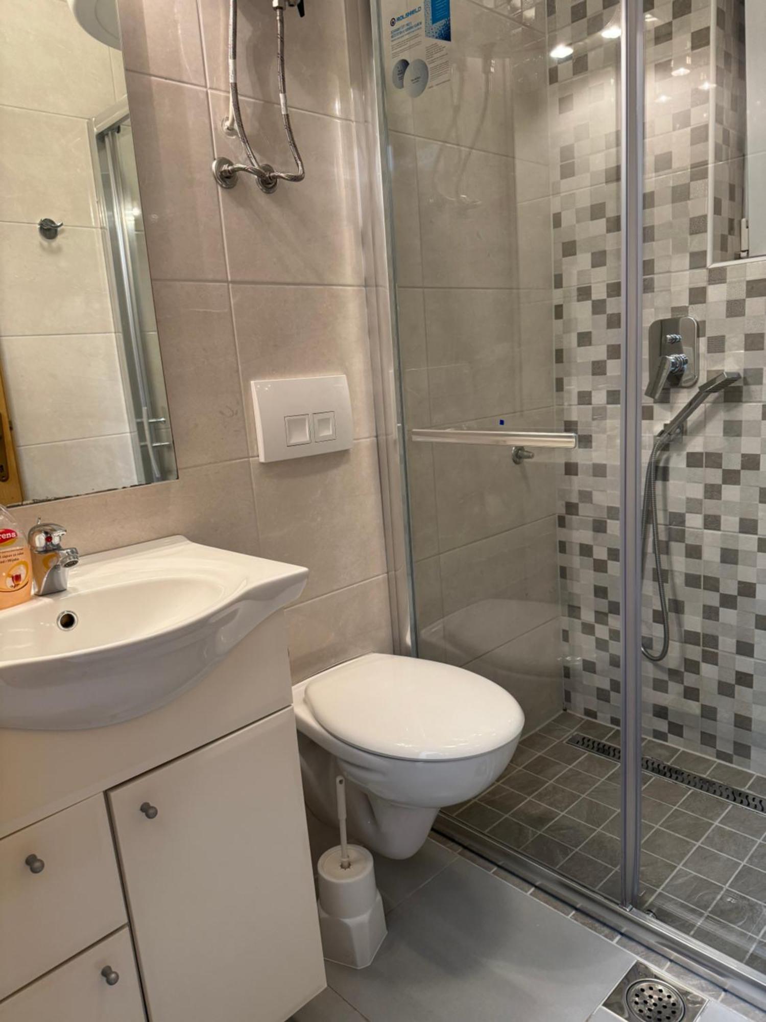 House 100M From The Beach With Free Parking And Breakfast Baska Voda Luaran gambar