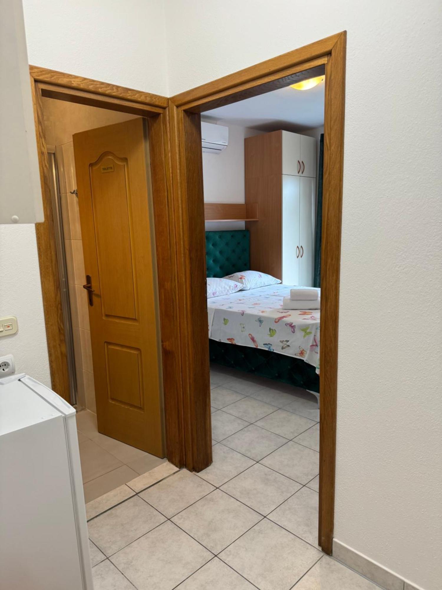 House 100M From The Beach With Free Parking And Breakfast Baska Voda Luaran gambar