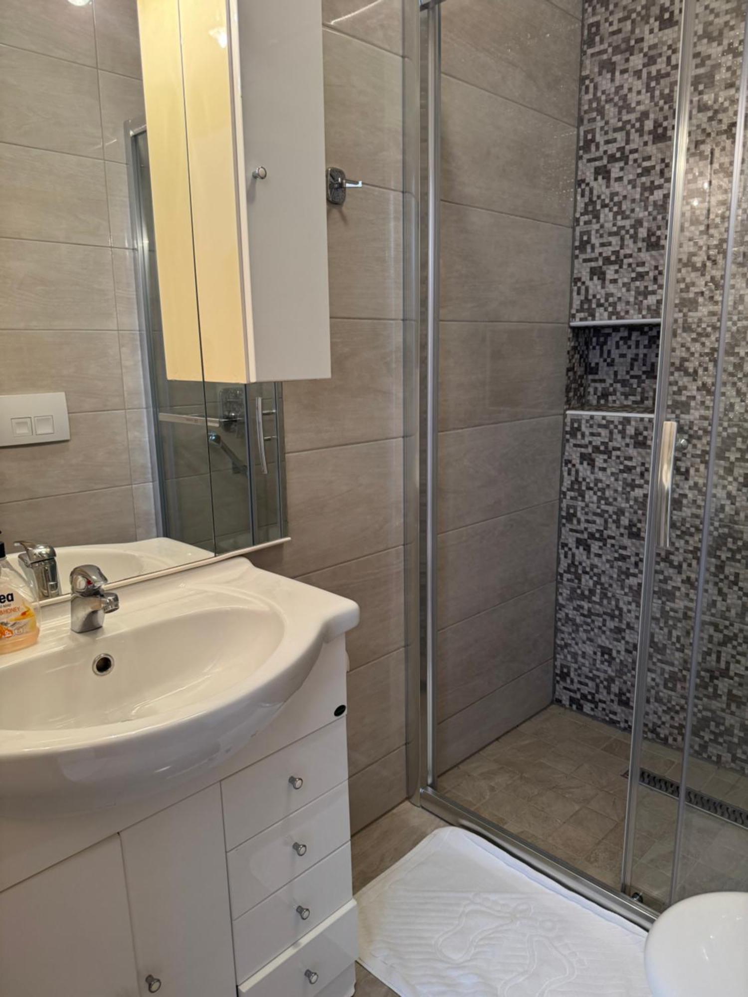 House 100M From The Beach With Free Parking And Breakfast Baska Voda Luaran gambar