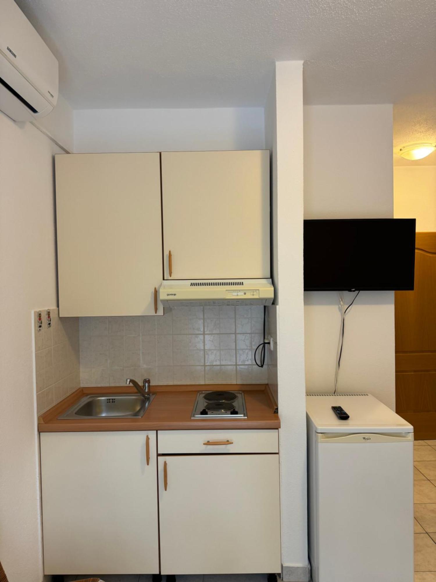 House 100M From The Beach With Free Parking And Breakfast Baska Voda Luaran gambar