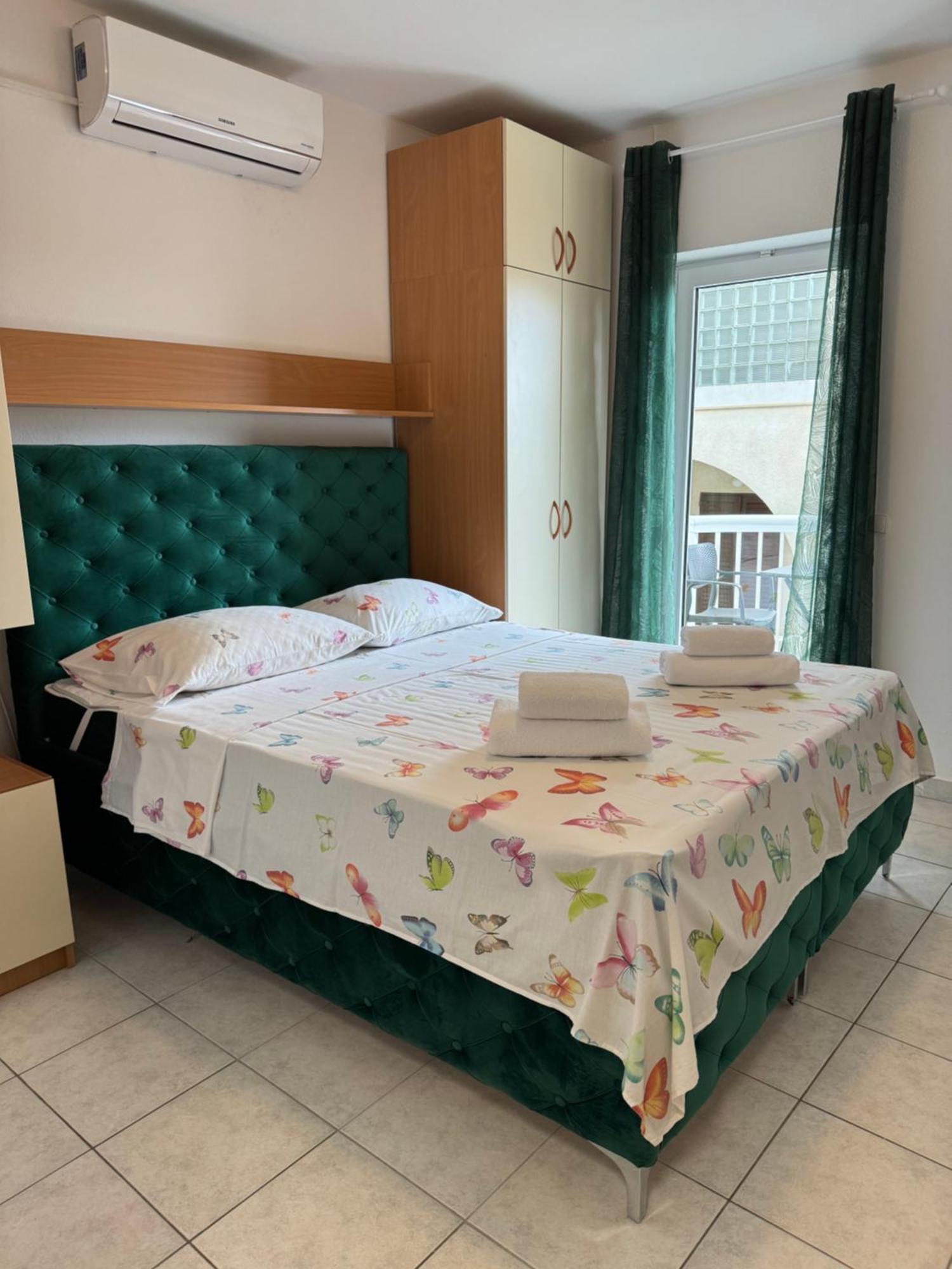 House 100M From The Beach With Free Parking And Breakfast Baska Voda Luaran gambar