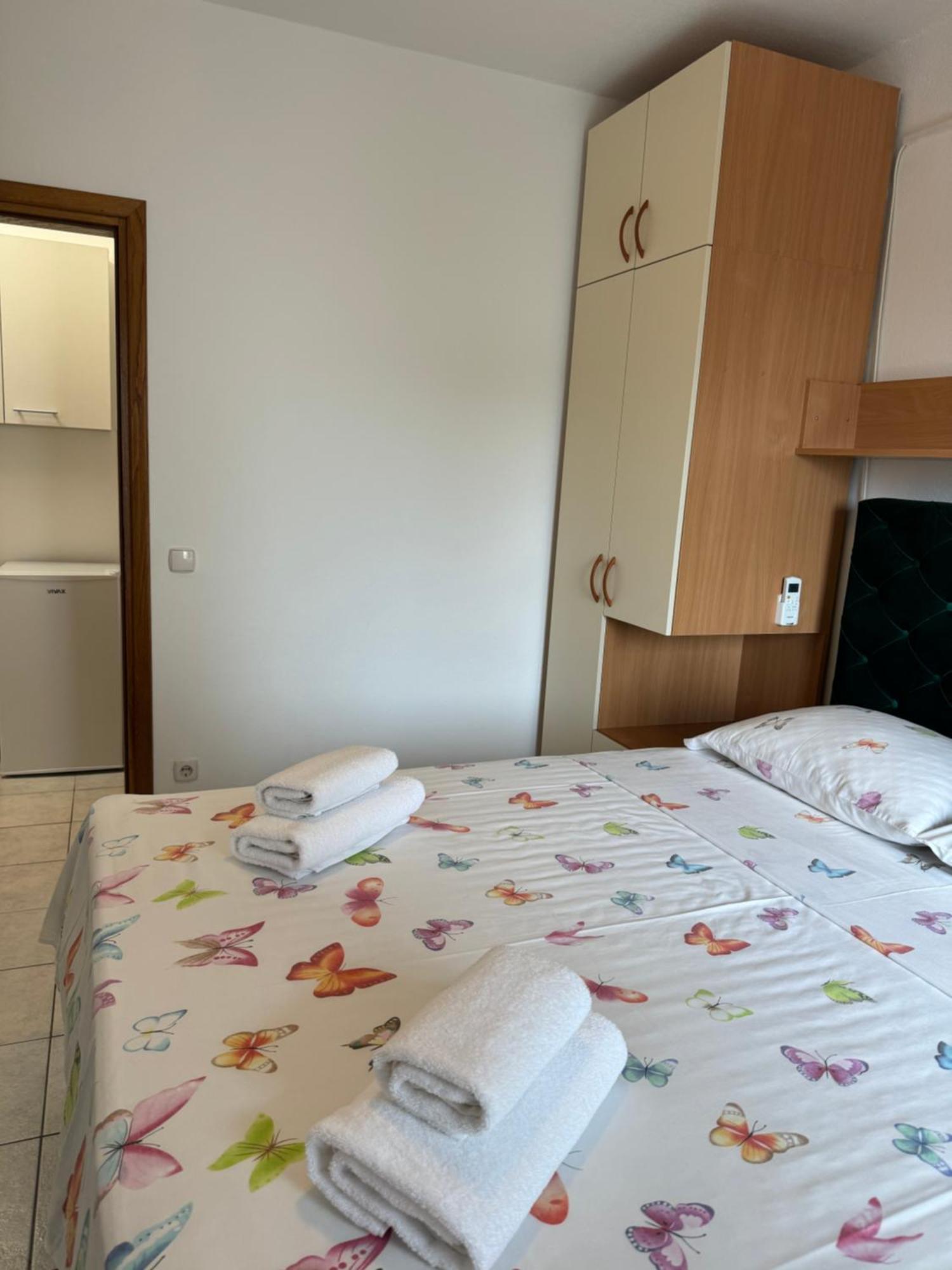 House 100M From The Beach With Free Parking And Breakfast Baska Voda Luaran gambar