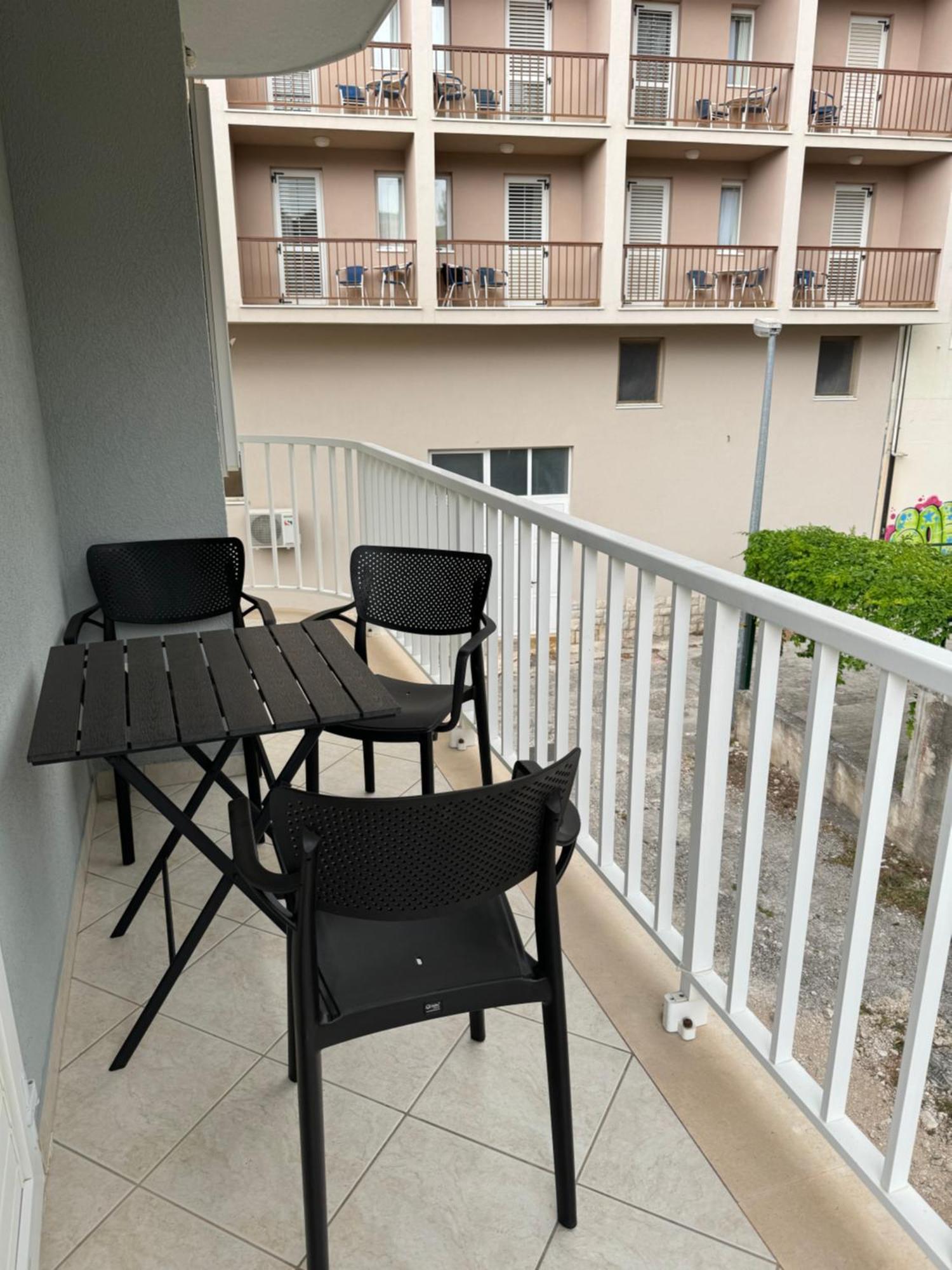 House 100M From The Beach With Free Parking And Breakfast Baska Voda Luaran gambar
