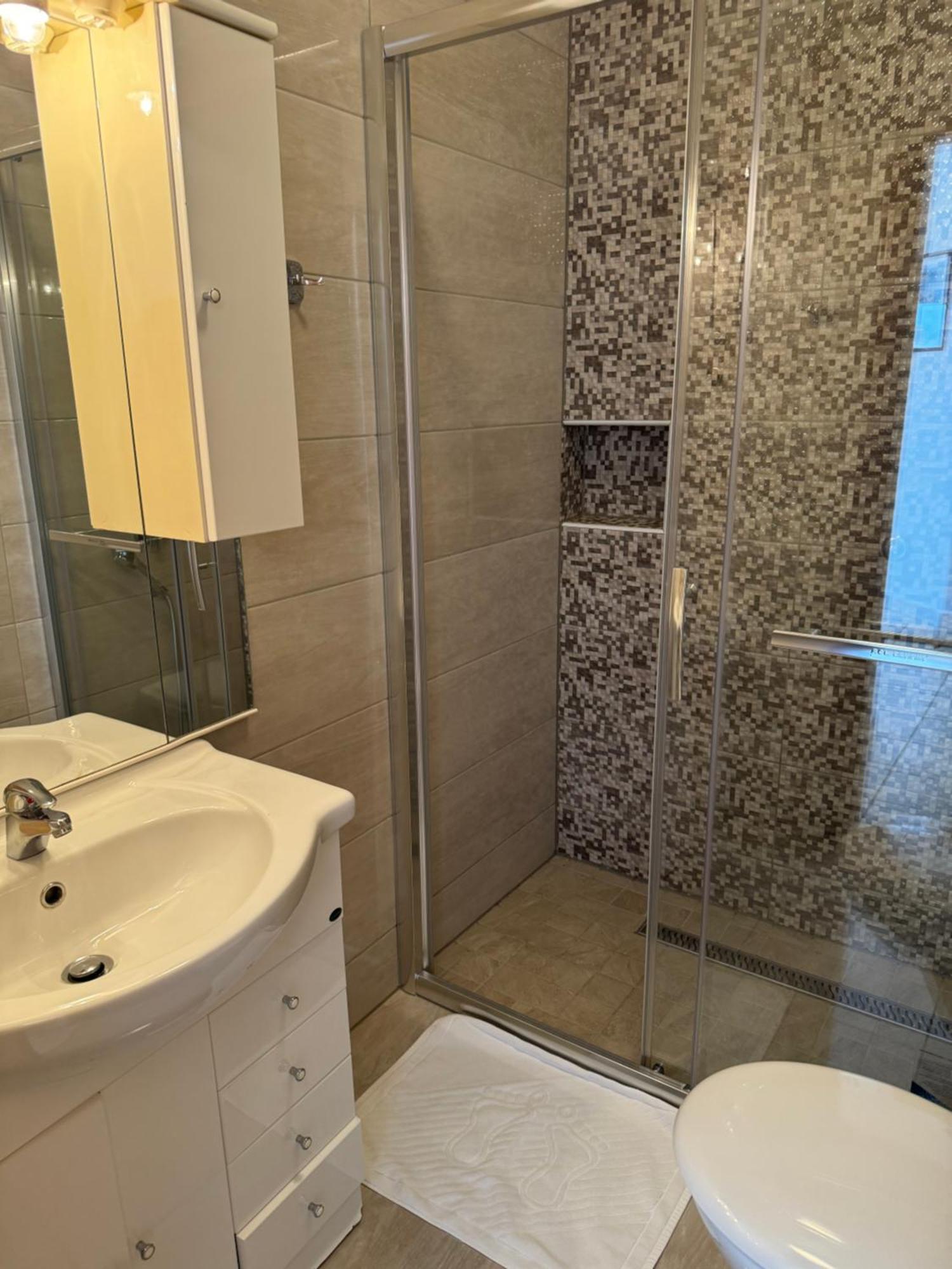 House 100M From The Beach With Free Parking And Breakfast Baska Voda Luaran gambar