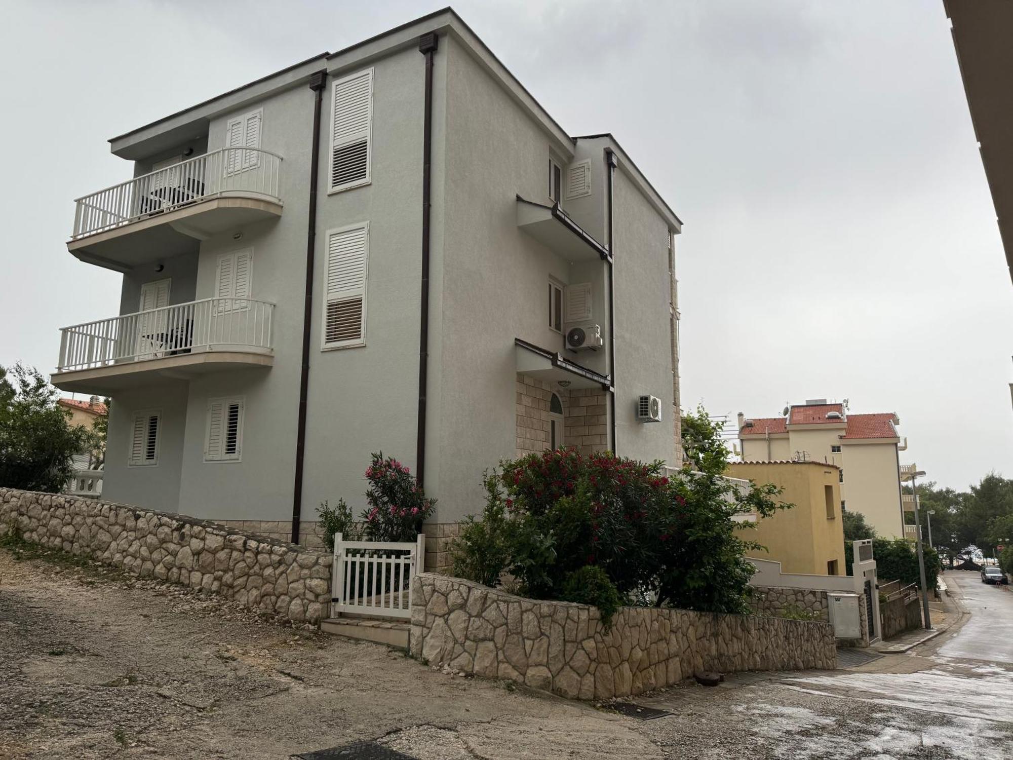 House 100M From The Beach With Free Parking And Breakfast Baska Voda Luaran gambar